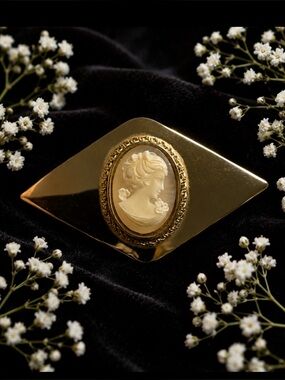 Cameo Brooch Pin Gold-Tone Vintage